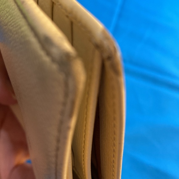 Chanel Folding Wallet in White - Picture 15 of 16